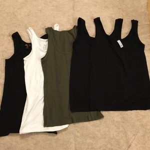❌ SOLD ❌ Tank tops bundle